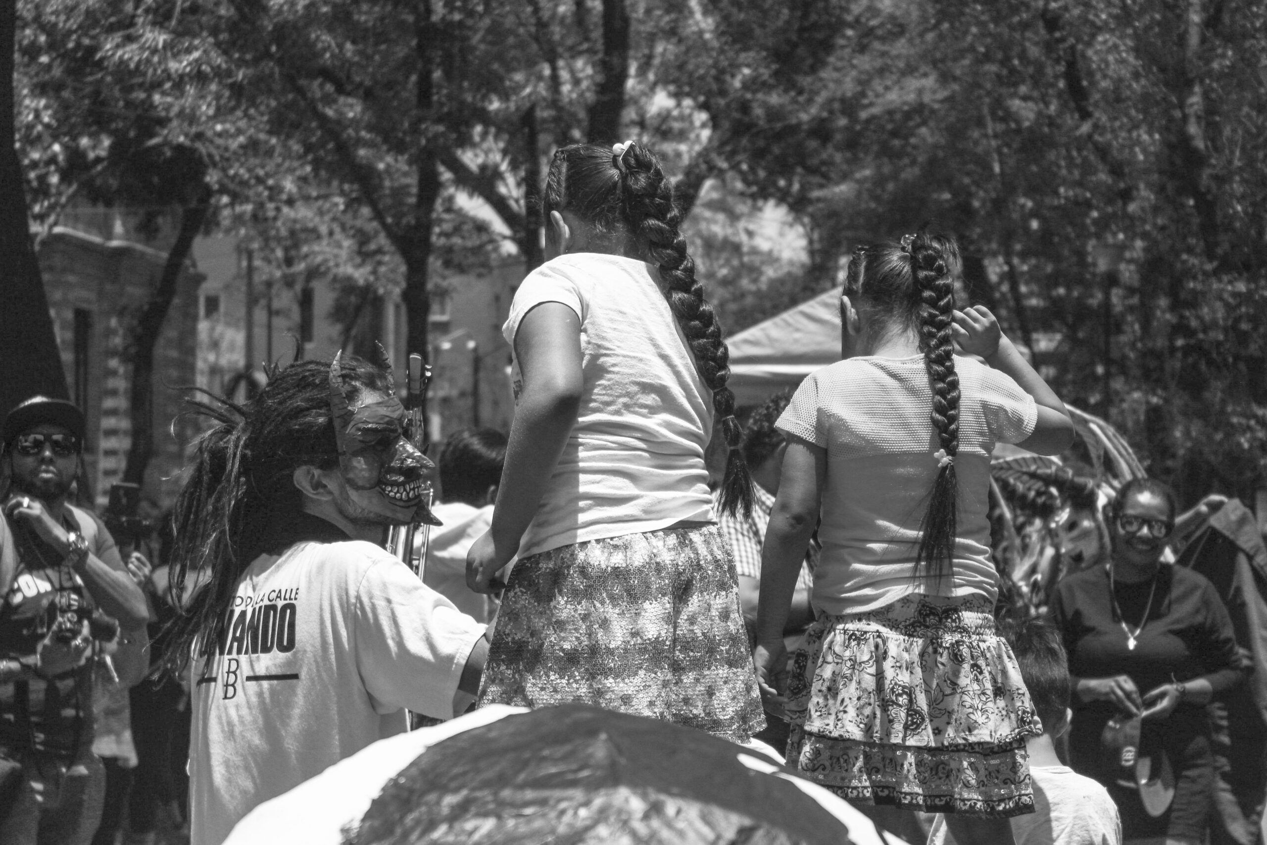 Judas Ninas Con Diablo Musico 1 Bnw 1 Scaled